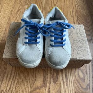 Veja small Esplar Laces-Chromefree Leather Moonrock Tonic Size US2